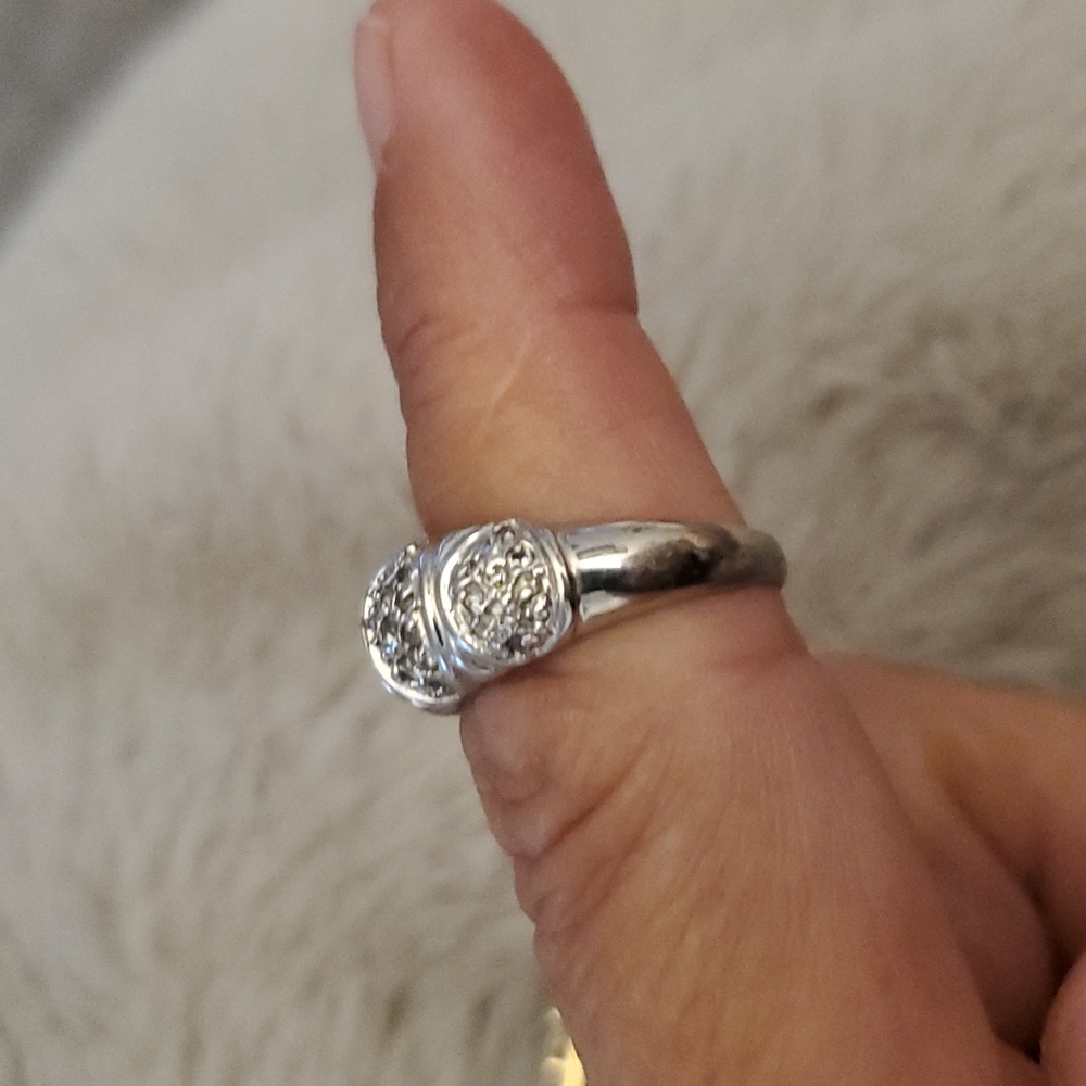 Silver ring - Picture 2 of 3